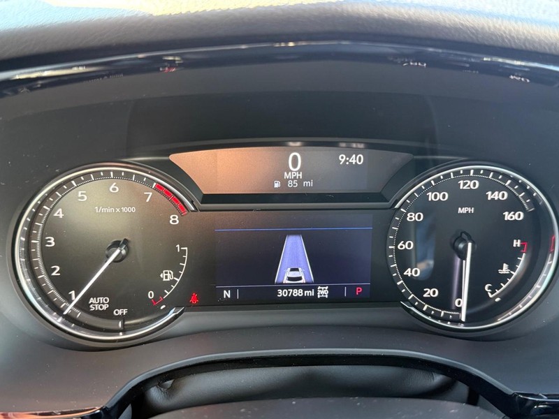 Cadillac XT5 Vehicle Full-screen Gallery Image 12