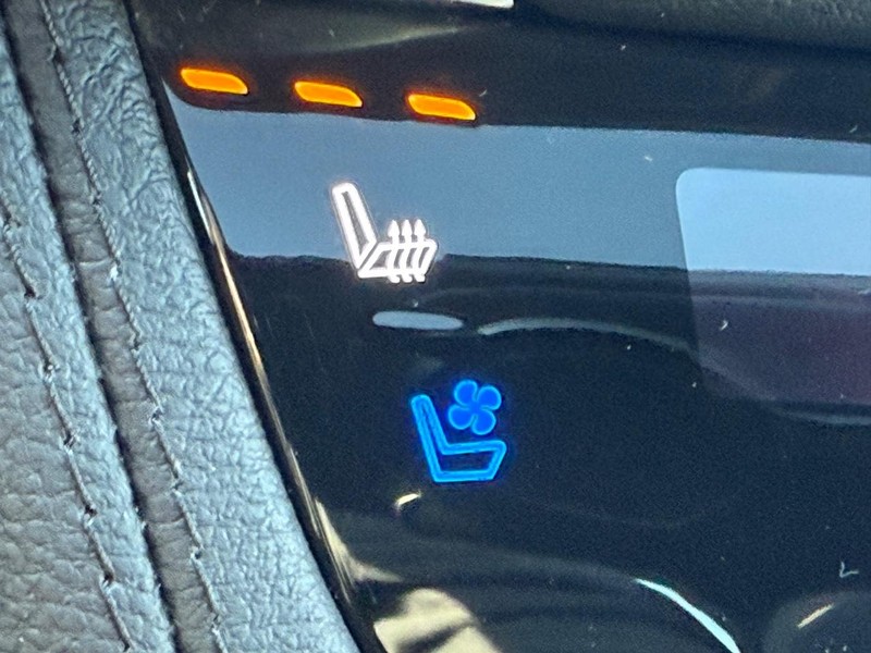 Cadillac XT5 Vehicle Full-screen Gallery Image 14