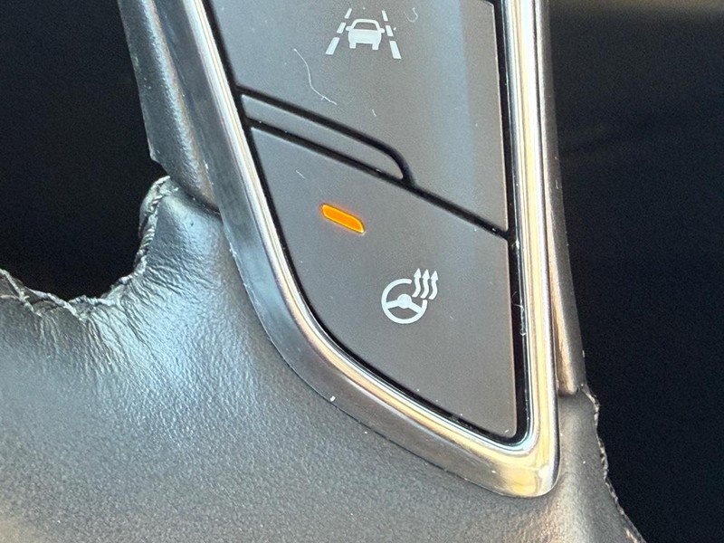 Cadillac XT5 Vehicle Full-screen Gallery Image 15