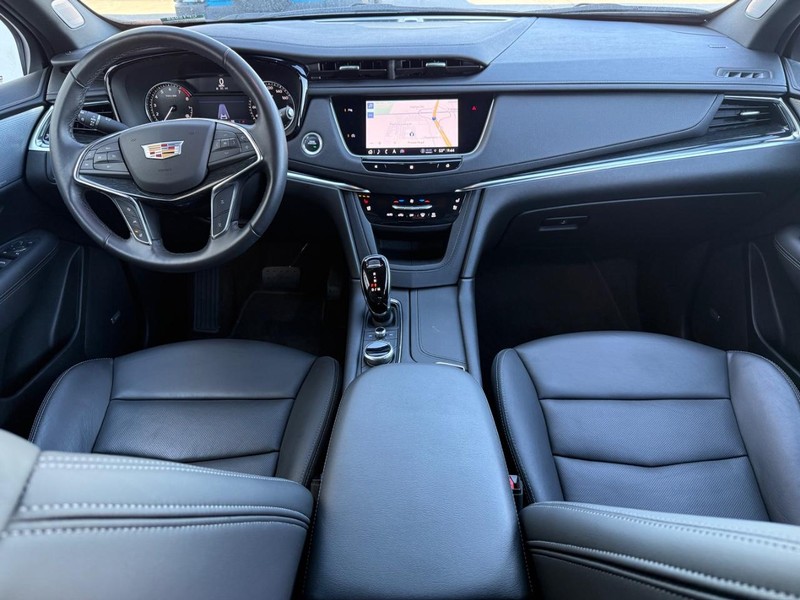 Cadillac XT5 Vehicle Full-screen Gallery Image 19