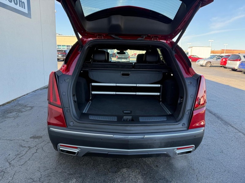 Cadillac XT5 Vehicle Full-screen Gallery Image 22