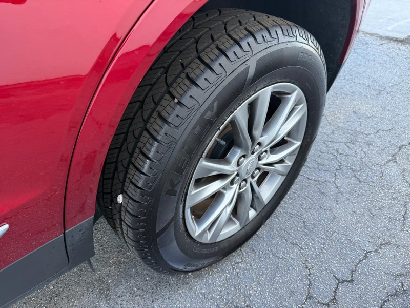 Cadillac XT5 Vehicle Full-screen Gallery Image 23