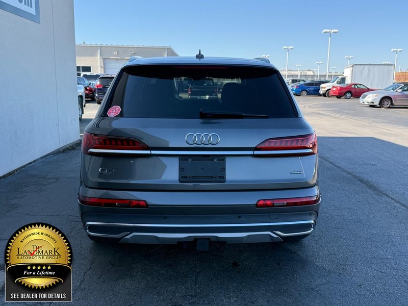 Audi Q7 Vehicle Full-screen Gallery Image 07