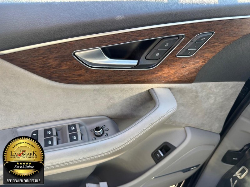 Audi Q7 Vehicle Full-screen Gallery Image 08