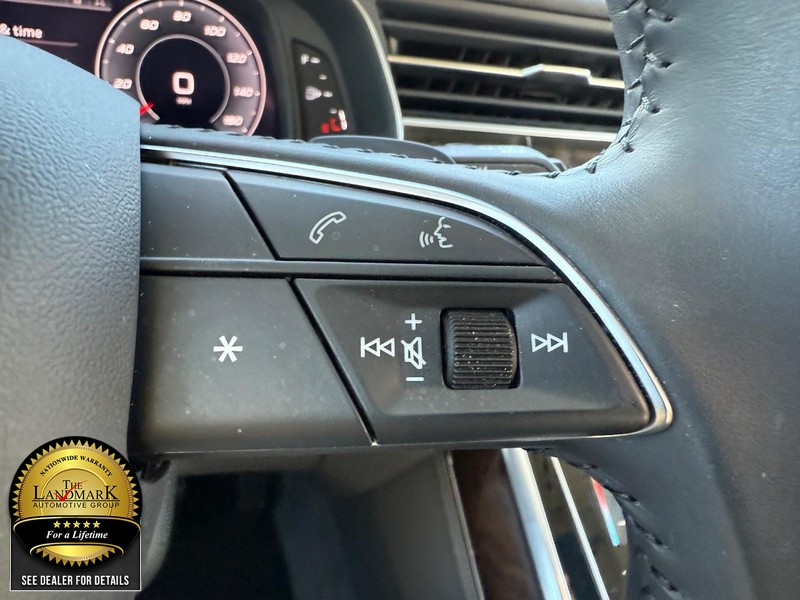 Audi Q7 Vehicle Full-screen Gallery Image 11