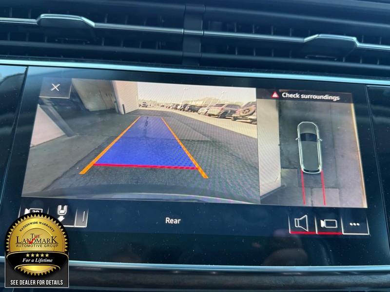 Audi Q7 Vehicle Full-screen Gallery Image 13