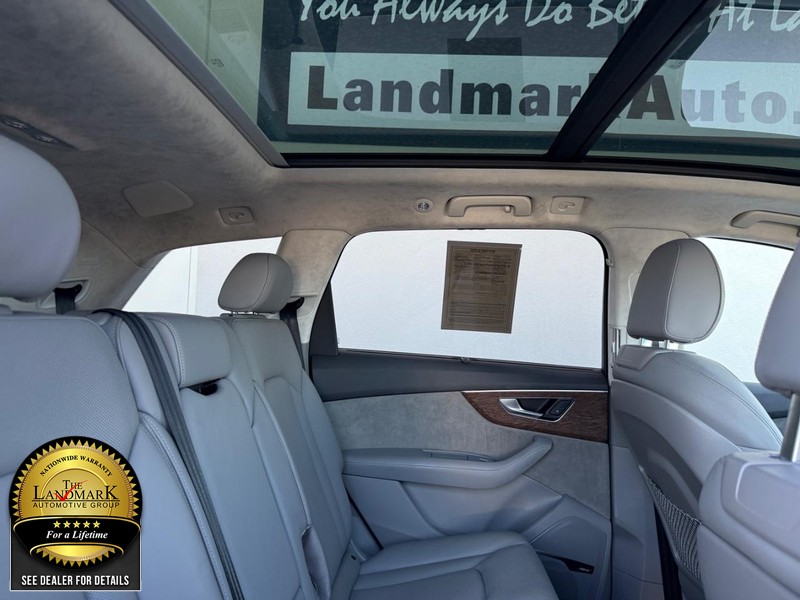 Audi Q7 Vehicle Full-screen Gallery Image 16