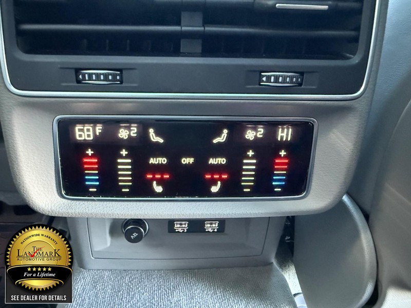 Audi Q7 Vehicle Full-screen Gallery Image 17