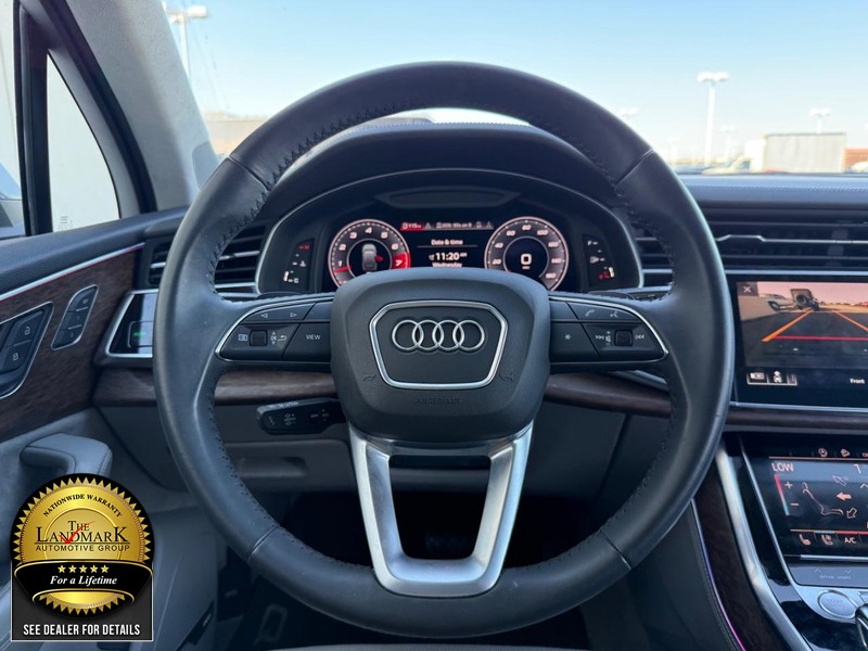 Audi Q7 Vehicle Full-screen Gallery Image 19