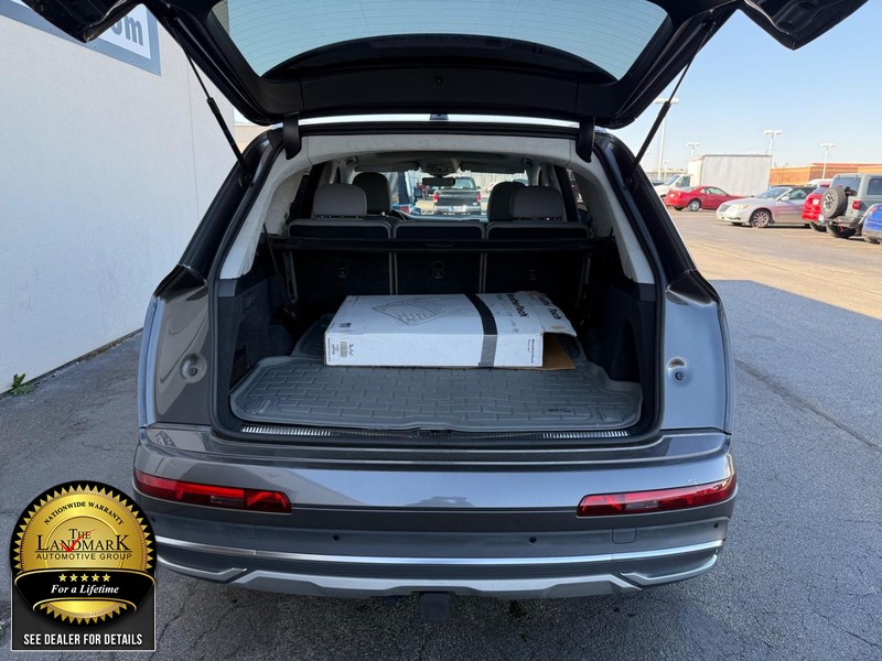 Audi Q7 Vehicle Full-screen Gallery Image 21