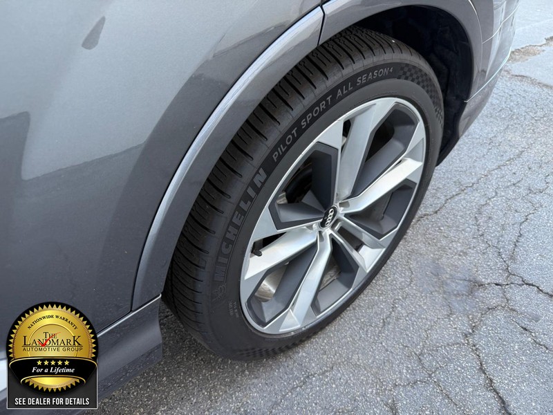 Audi Q7 Vehicle Full-screen Gallery Image 22