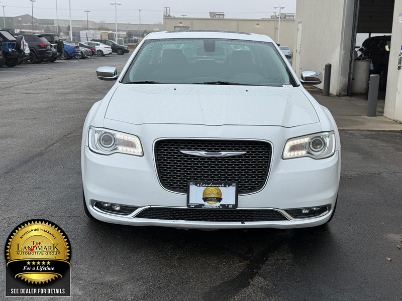 Chrysler 300 Vehicle Full-screen Gallery Image 4