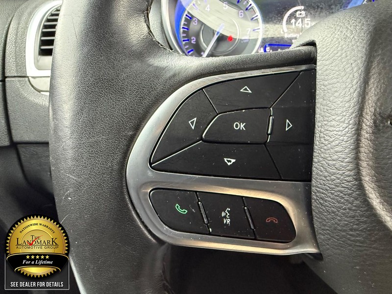 Chrysler 300 Vehicle Full-screen Gallery Image 10