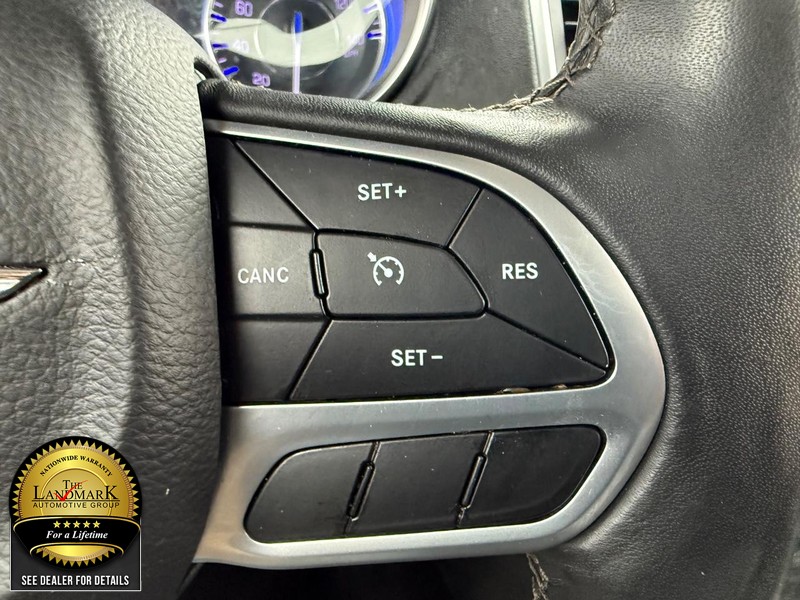 Chrysler 300 Vehicle Full-screen Gallery Image 11