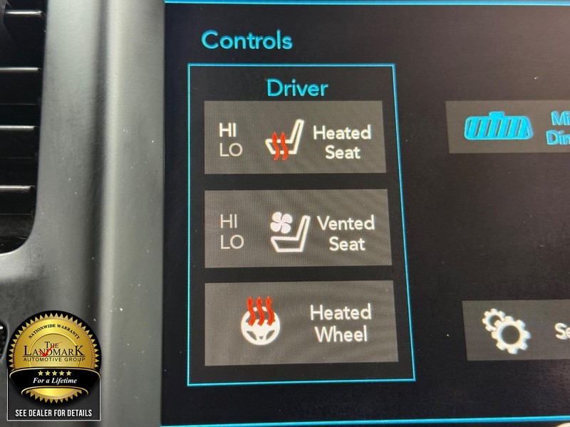 Chrysler 300 Vehicle Full-screen Gallery Image 14