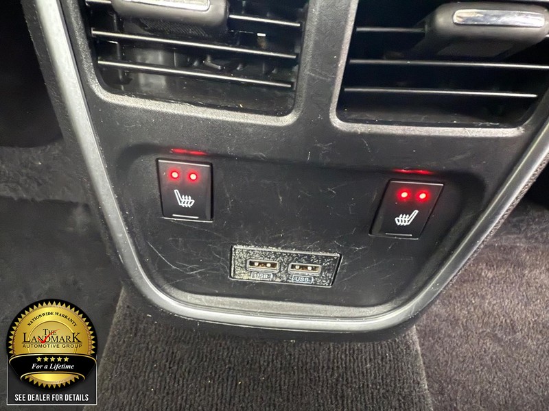 Chrysler 300 Vehicle Full-screen Gallery Image 17