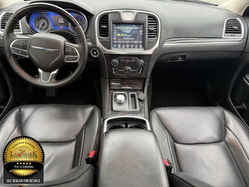 Chrysler 300 Vehicle Full-screen Gallery Image 18