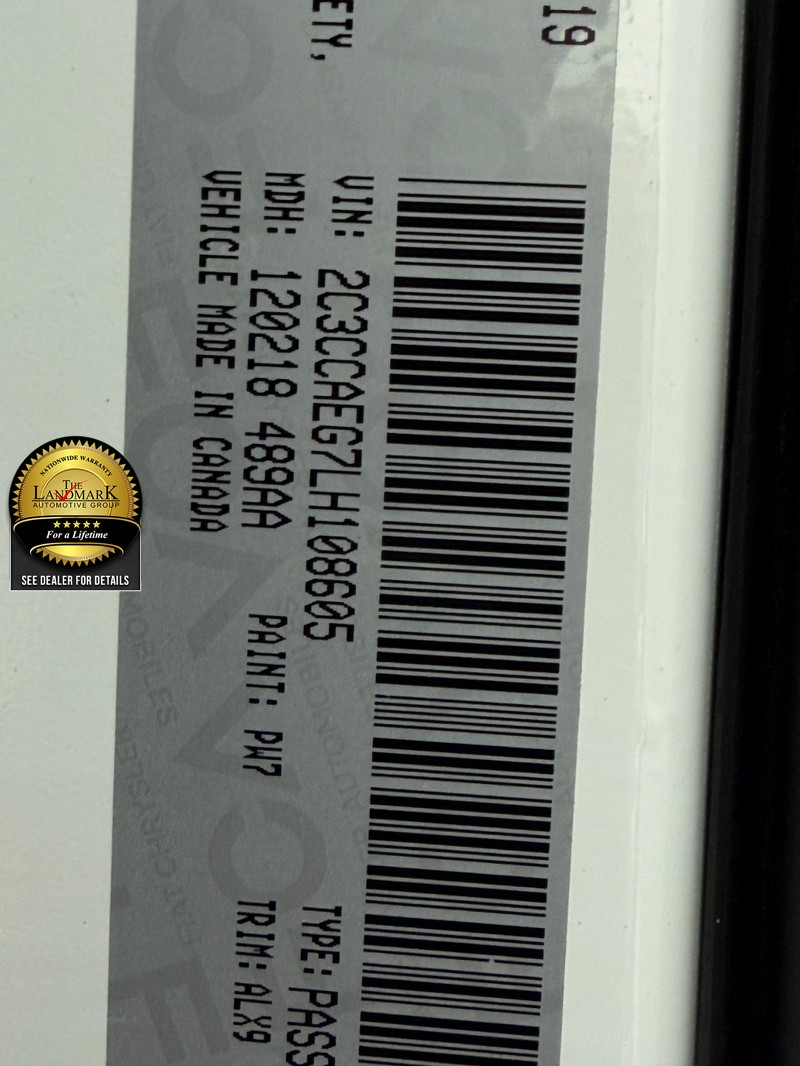 Chrysler 300 Vehicle Full-screen Gallery Image 23