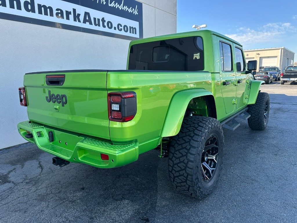 Jeep Gladiator Vehicle Full-screen Gallery Image 3