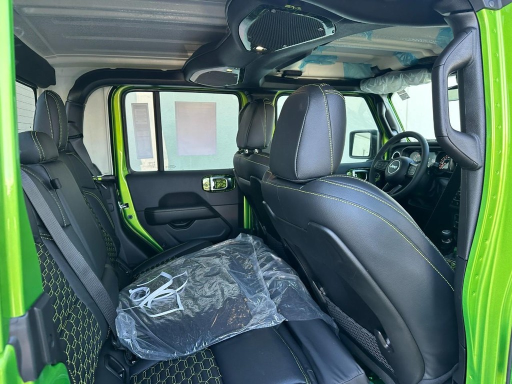 Jeep Gladiator Vehicle Full-screen Gallery Image 4