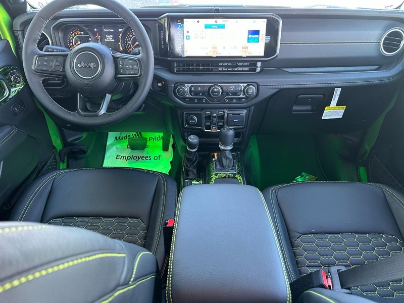 Jeep Gladiator Vehicle Full-screen Gallery Image 5