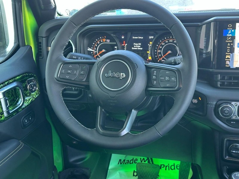 Jeep Gladiator Vehicle Full-screen Gallery Image 6