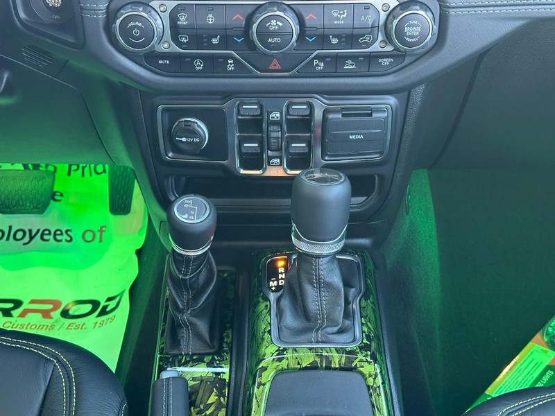 Jeep Gladiator Vehicle Full-screen Gallery Image 8