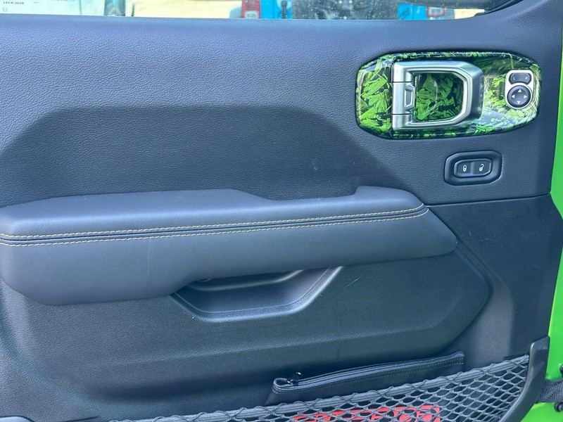 Jeep Gladiator Vehicle Full-screen Gallery Image 9