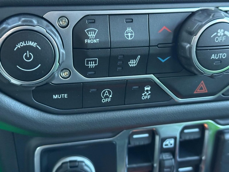 Jeep Gladiator Vehicle Full-screen Gallery Image 14