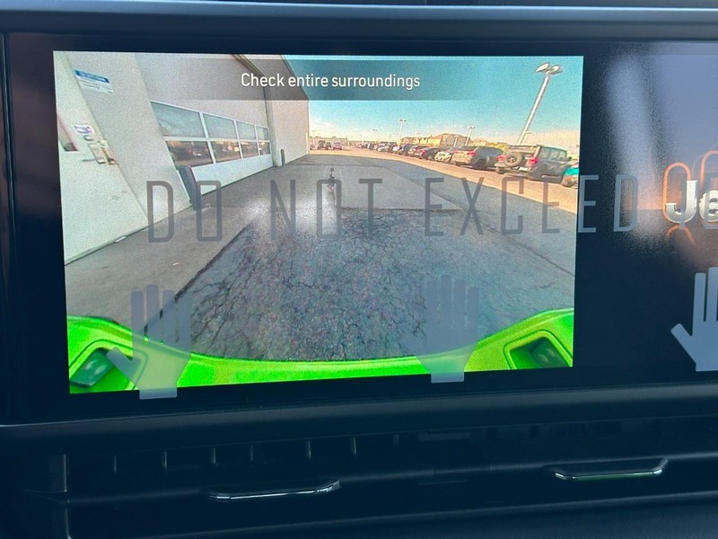 Jeep Gladiator Vehicle Full-screen Gallery Image 16