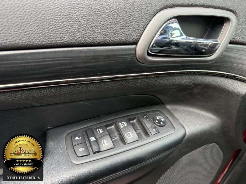 Jeep Grand Cherokee Vehicle Full-screen Gallery Image 8