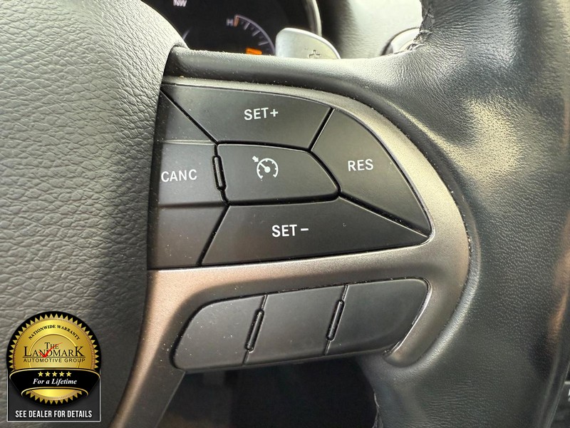 Jeep Grand Cherokee Vehicle Full-screen Gallery Image 11