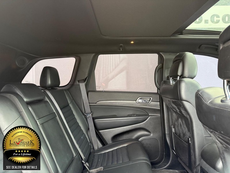 Jeep Grand Cherokee Vehicle Full-screen Gallery Image 16