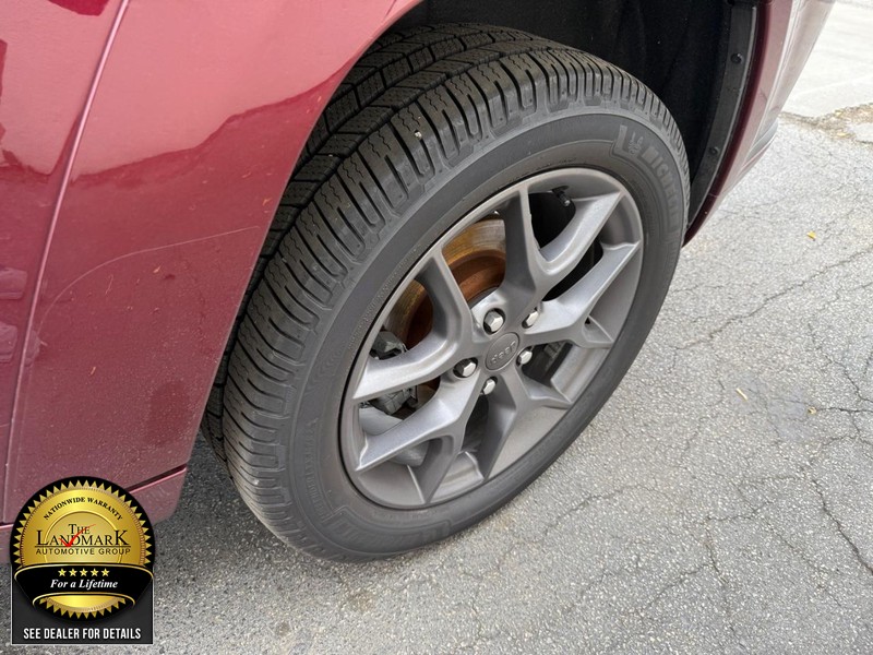 Jeep Grand Cherokee Vehicle Full-screen Gallery Image 21