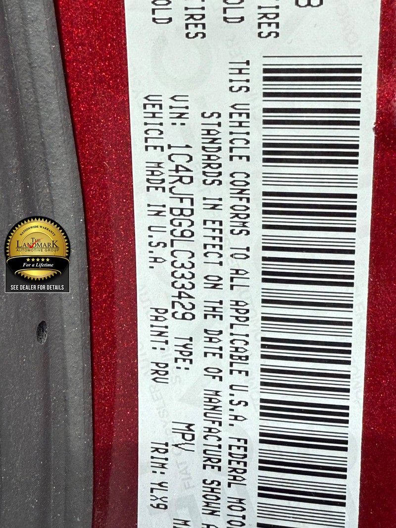 Jeep Grand Cherokee Vehicle Full-screen Gallery Image 22