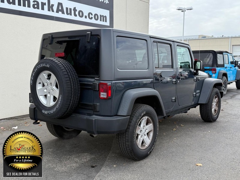 Jeep Wrangler Unlimited Vehicle Full-screen Gallery Image 3