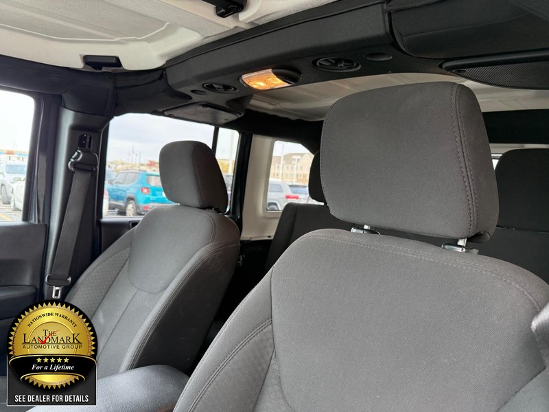 Jeep Wrangler Unlimited Vehicle Full-screen Gallery Image 9