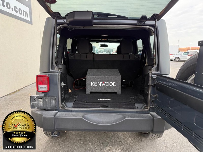 Jeep Wrangler Unlimited Vehicle Full-screen Gallery Image 20