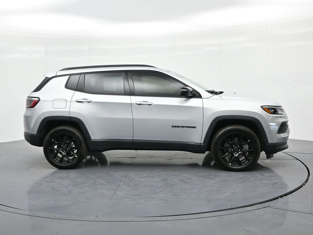 Jeep Compass Vehicle Full-screen Gallery Image 5