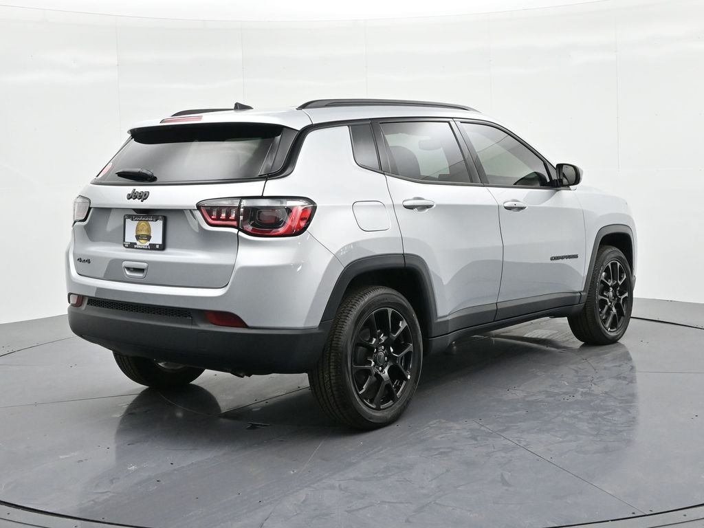 Jeep Compass Vehicle Full-screen Gallery Image 6