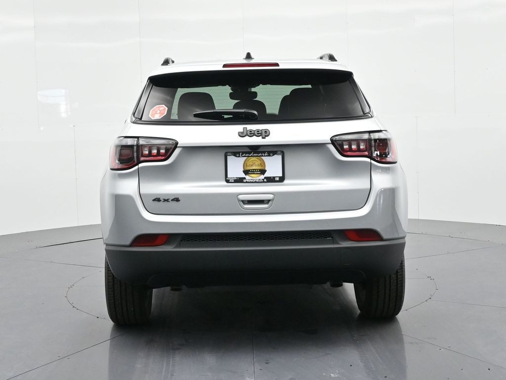 Jeep Compass Vehicle Full-screen Gallery Image 7