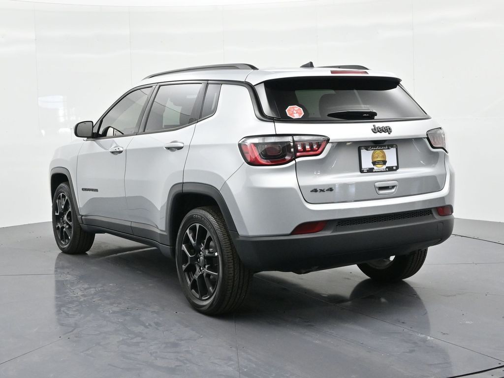 Jeep Compass Vehicle Full-screen Gallery Image 8