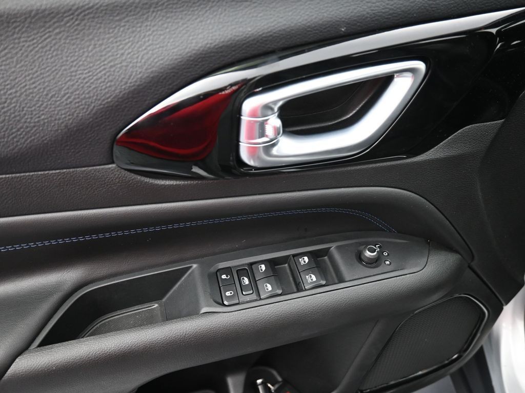 Jeep Compass Vehicle Full-screen Gallery Image 10