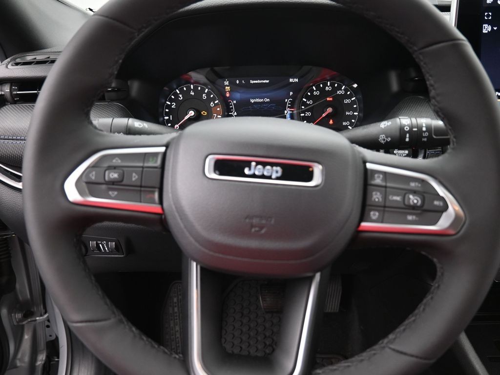 Jeep Compass Vehicle Full-screen Gallery Image 11