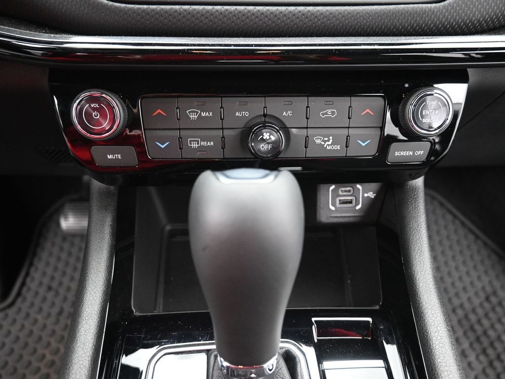 Jeep Compass Vehicle Full-screen Gallery Image 13