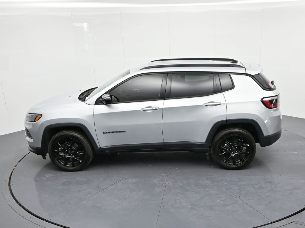 Jeep Compass Vehicle Full-screen Gallery Image 19