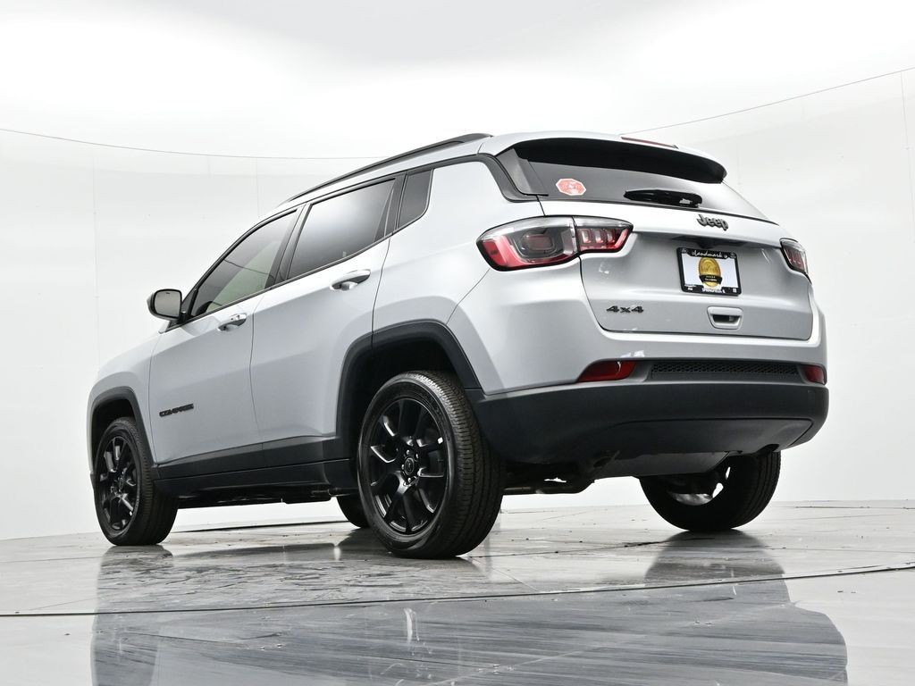 Jeep Compass Vehicle Full-screen Gallery Image 20