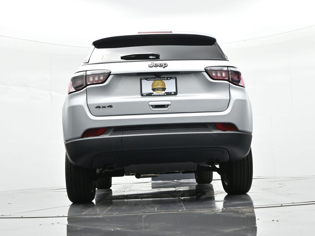 Jeep Compass Vehicle Full-screen Gallery Image 28