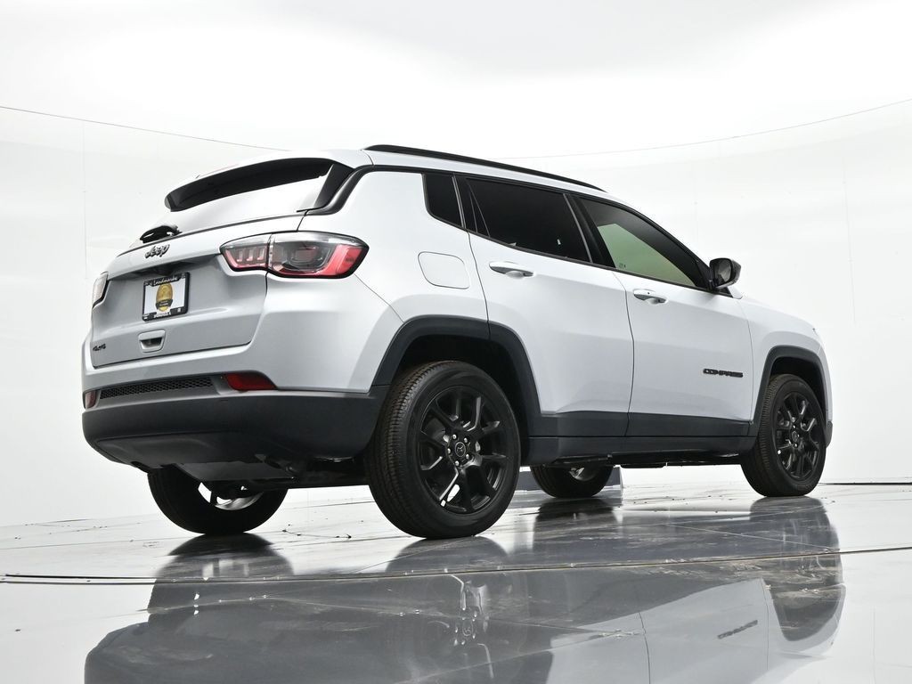 Jeep Compass Vehicle Full-screen Gallery Image 29