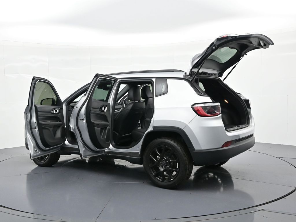 Jeep Compass Vehicle Full-screen Gallery Image 32